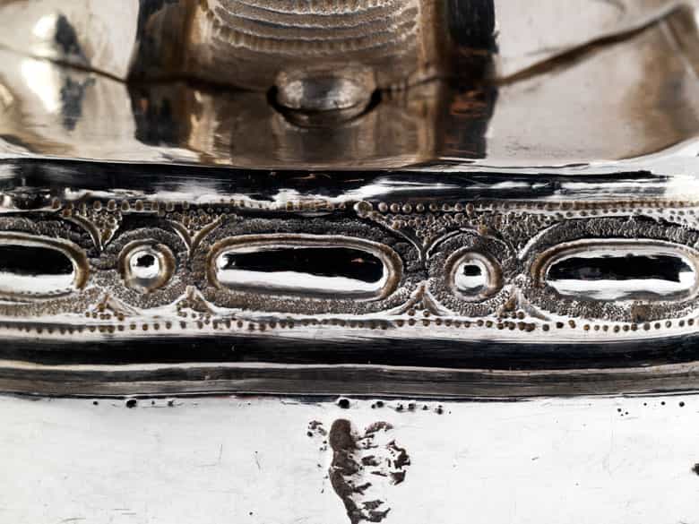 Detailabbildung: Barocke Silbermonstranz in Futteral