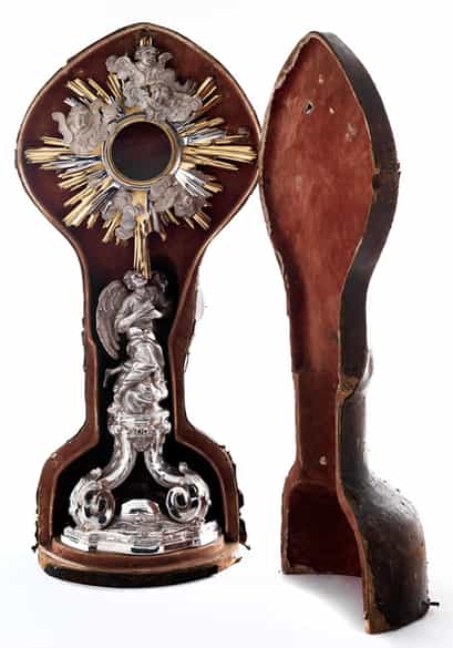 Detailabbildung: Barocke Silbermonstranz in Futteral