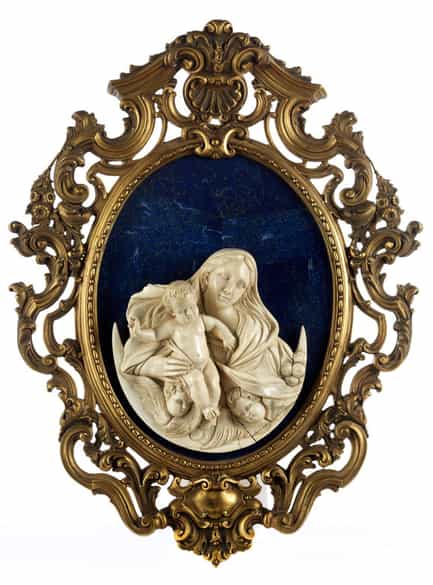 Detailabbildung: Elfenbeinrelief-Madonna mit Kind