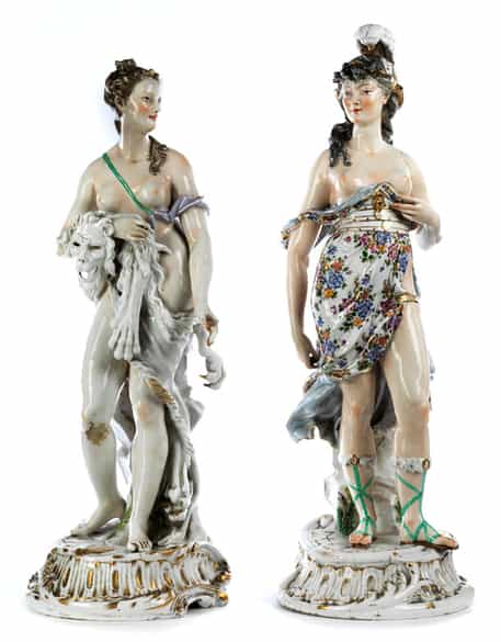 Detailabbildung: Paar große Porzellanfiguren weiblicher mythologischer Gestalten
