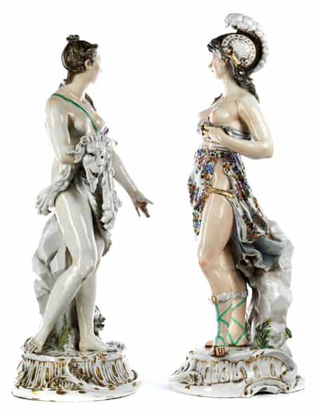 Detailabbildung: Paar große Porzellanfiguren weiblicher mythologischer Gestalten