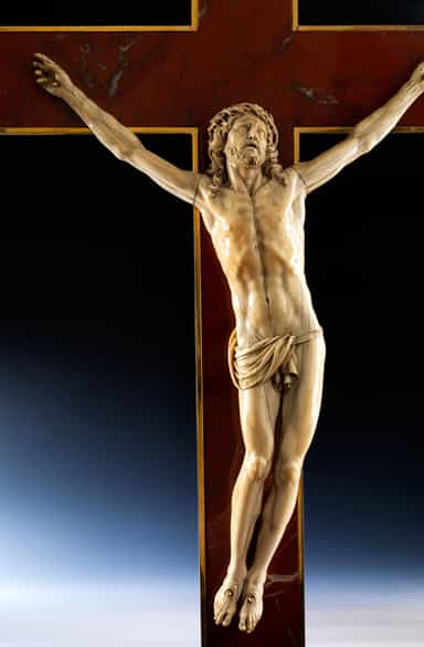 Detailabbildung: Elfenbein-Corpus Christi auf einem Kreuz in Jaspis mit vergoldeter Bronzeeinfassung