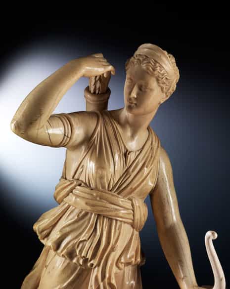Detailabbildung: Große Elfenbein-Schnitzfigur der „Diana von Versailles“