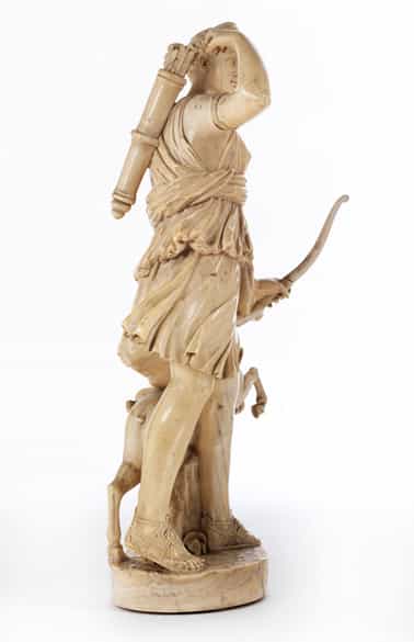 Detailabbildung: Große Elfenbein-Schnitzfigur der „Diana von Versailles“