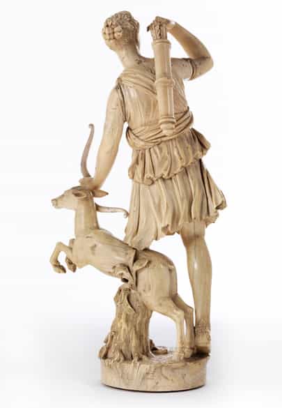 Detailabbildung: Große Elfenbein-Schnitzfigur der „Diana von Versailles“