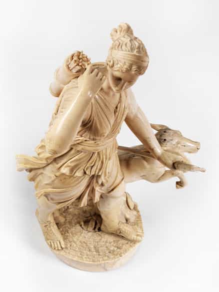 Detailabbildung: Große Elfenbein-Schnitzfigur der „Diana von Versailles“