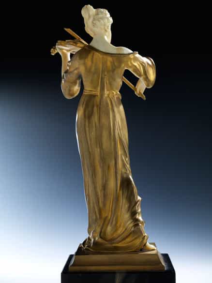 Detailabbildung: Violinenspielerin