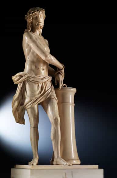 Detailabbildung: Große Elfenbein-Schnitzfigur eines Christus an der Geisselsäule