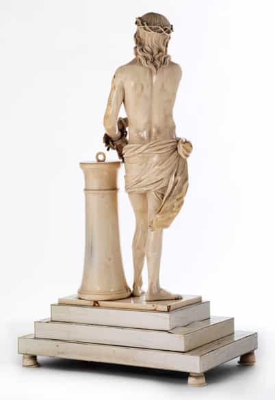 Detailabbildung: Große Elfenbein-Schnitzfigur eines Christus an der Geisselsäule