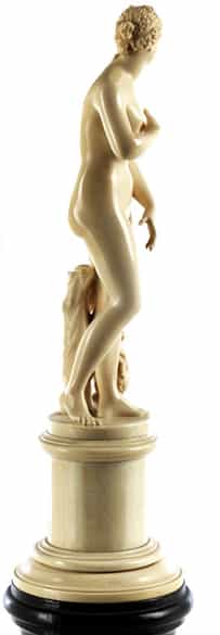 Detailabbildung: Venusstatuette in Elfenbein