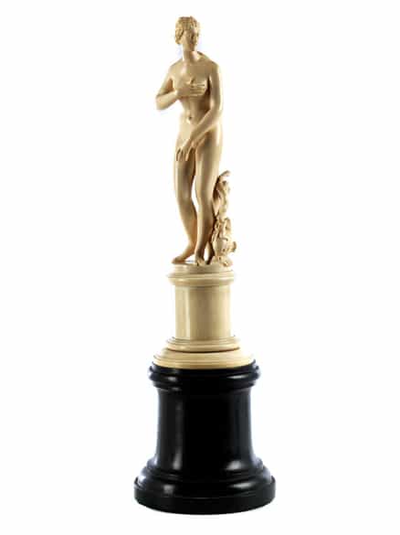 Detailabbildung: Venusstatuette in Elfenbein