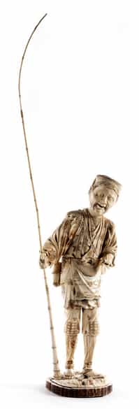 Detailabbildung: Große japanische Elfenbeinfigur eines Fischers