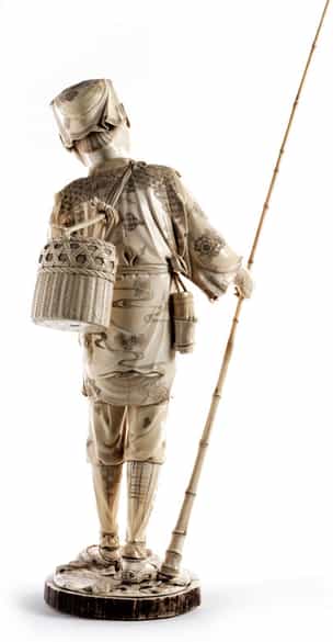 Detailabbildung: Große japanische Elfenbeinfigur eines Fischers