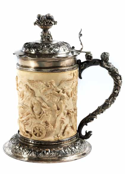 Detailabbildung: Elfenbein-Humpen mit Silbermontierung