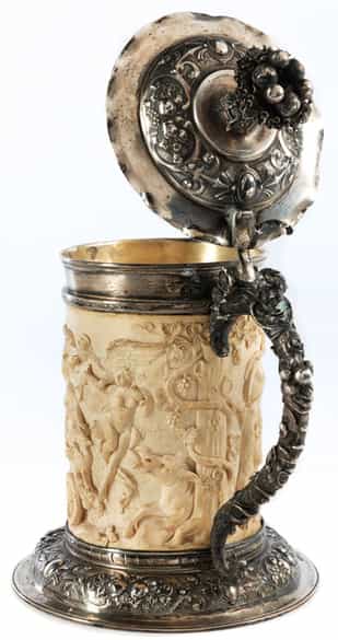 Detailabbildung: Elfenbein-Humpen mit Silbermontierung