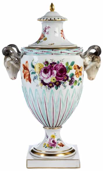 Detailabbildung: Große Porzellan-Deckelvase im Louis XVI-Stil