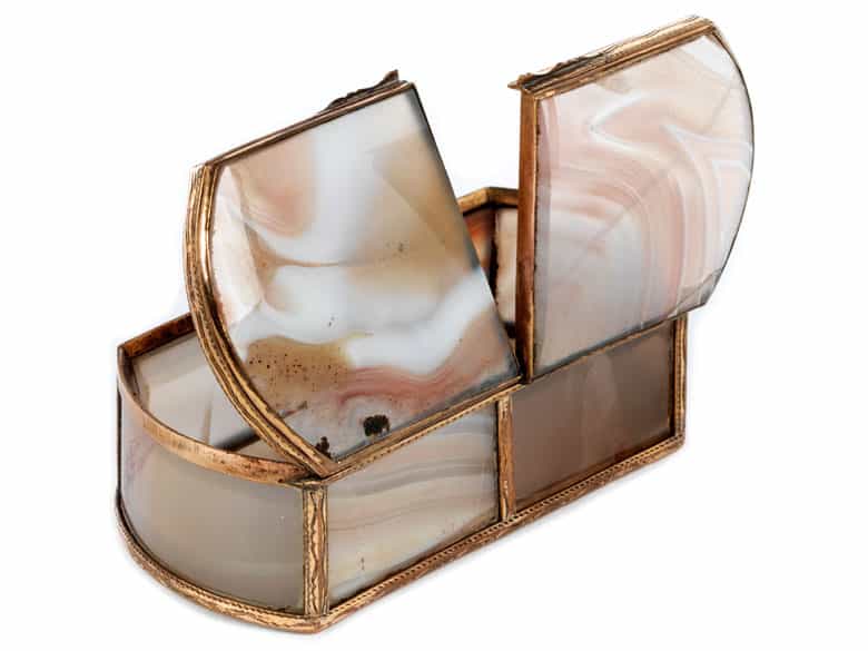 Detailabbildung: Französische Achattabatière mit Goldmontierung