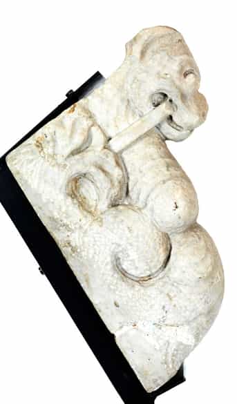 Detailabbildung: Paar Steinkämpfer in Form von Fabelwesen