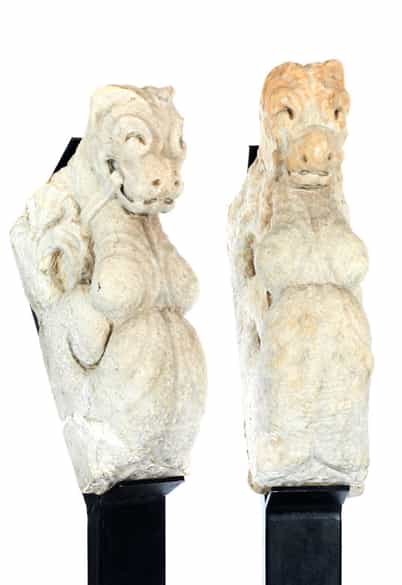 Detailabbildung: Paar Steinkämpfer in Form von Fabelwesen