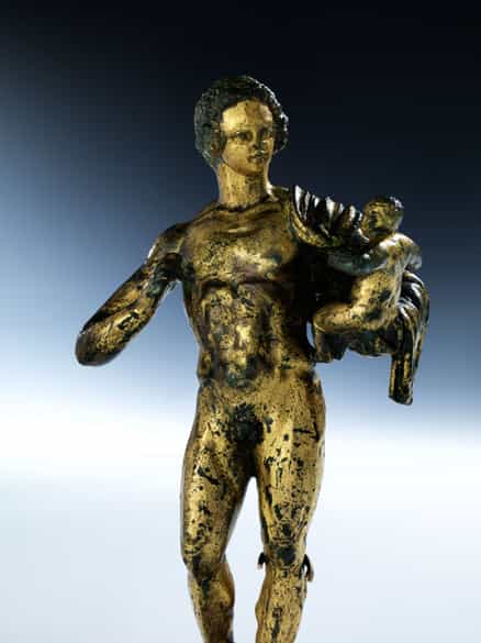 Detailabbildung: Museale, vergoldete Bronzestatuette eines „Hermes Dionysophoros”