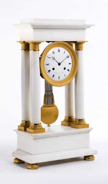 Detailabbildung: Große Portaluhr