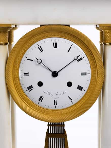 Detailabbildung: Große Portaluhr