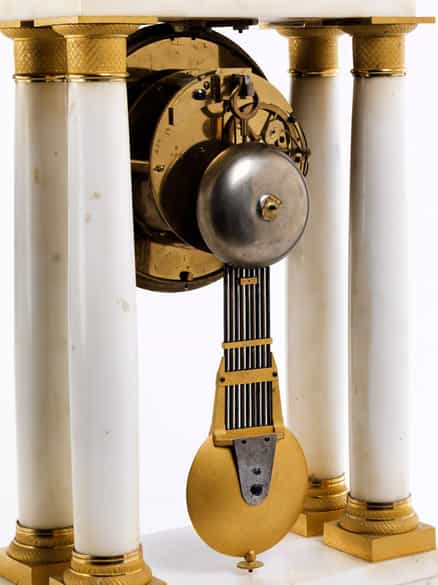 Detailabbildung: Große Portaluhr