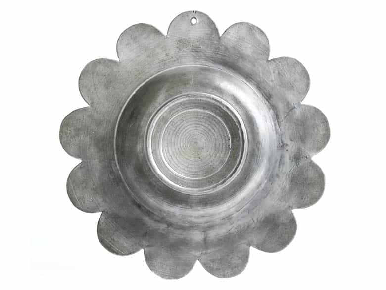 Detailabbildung: Schweizer Zinnschale