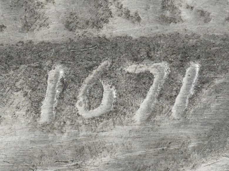 Detailabbildung: Kleine Buckelplatte in Zinn