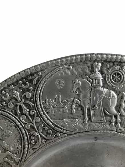 Detailabbildung: Kleiner Zinnteller