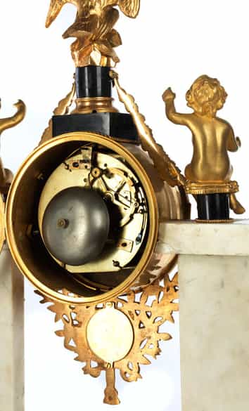 Detailabbildung: Portaluhr