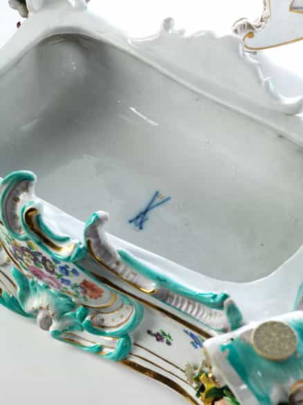 Detailabbildung: Porzellanuhr mit Allegorie der Musik