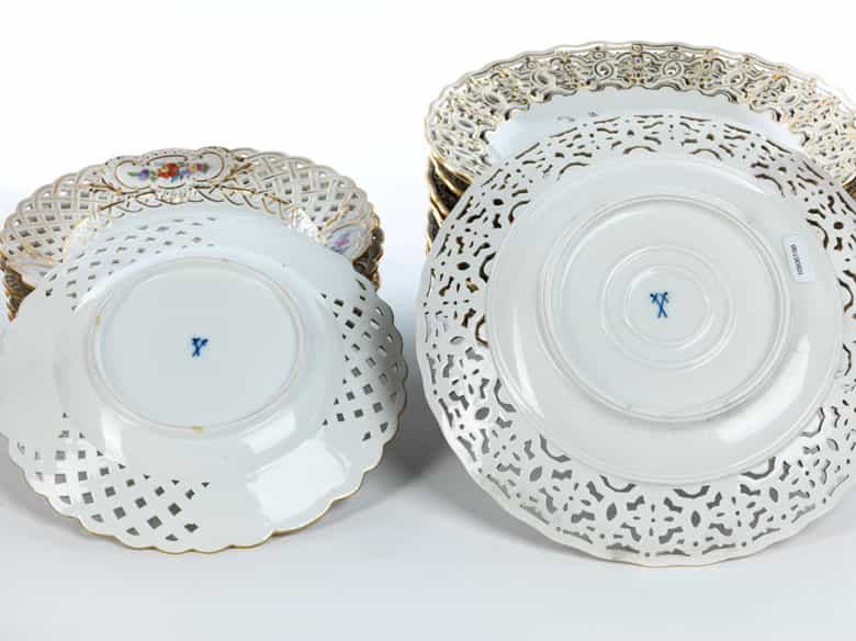 Detailabbildung: Satz von zehn Meissener Serviertellern sowie sechs dazugehörigen Desserttellern
