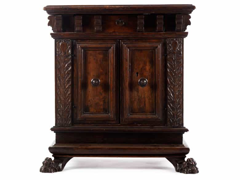 Detailabbildung: Kleine Emilianische Kredenz