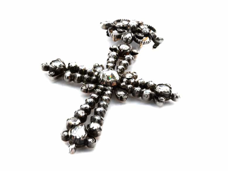 Detailabbildung: Antiker Diamantkreuzanhänger