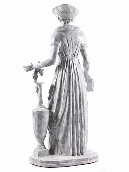 Detailabbildung: Majolika-Gartenskulptur von Nymphenburg