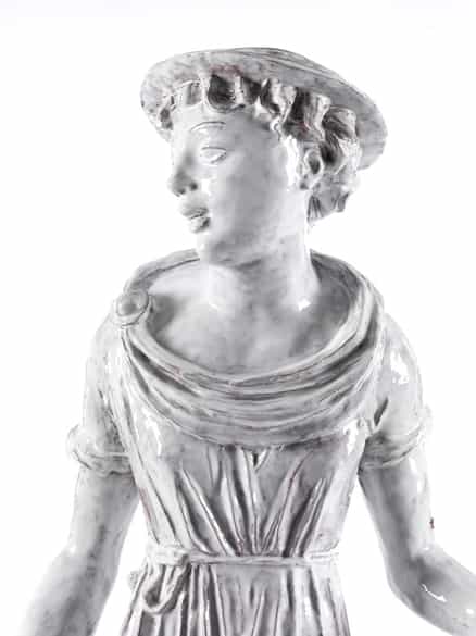 Detailabbildung: Majolika-Gartenskulptur von Nymphenburg