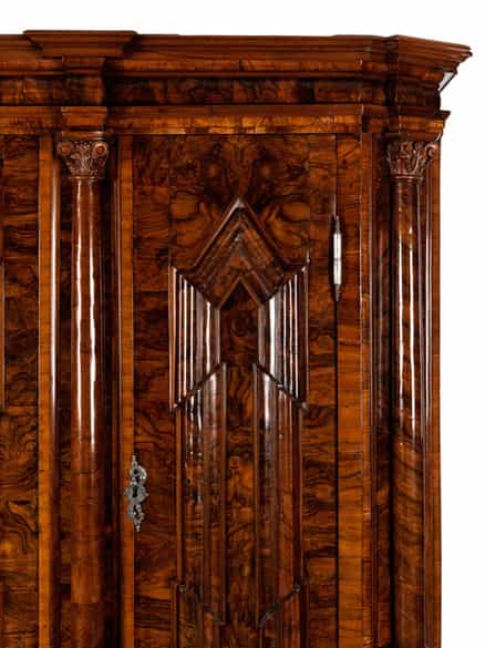 Detailabbildung: Prächtiger Barock-Schrank