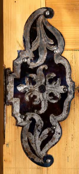 Detailabbildung: Prächtiger Barock-Schrank