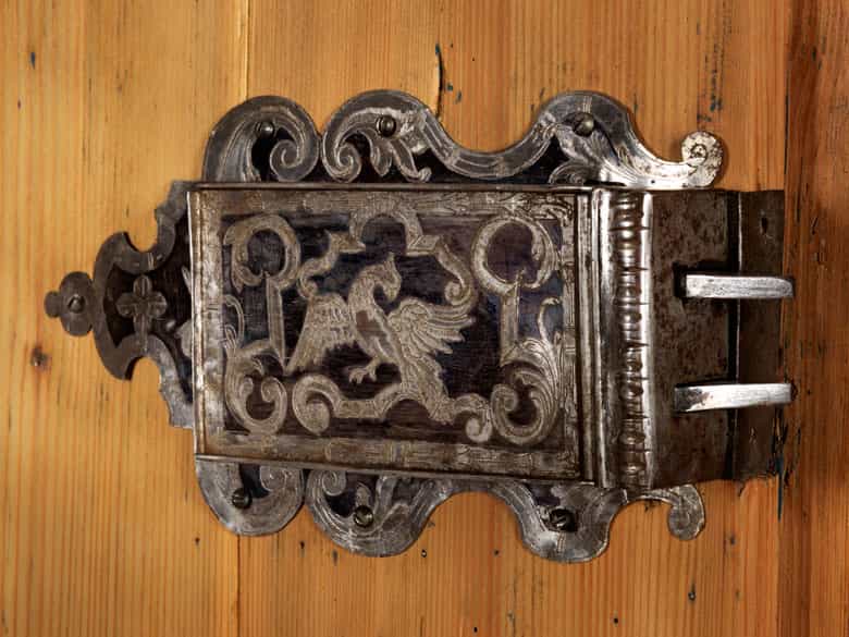 Detailabbildung: Prächtiger Barock-Schrank