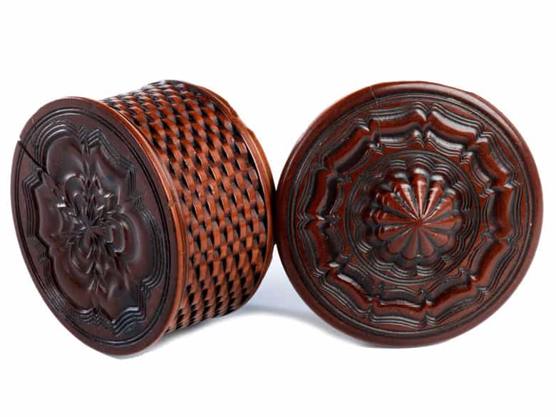 Detailabbildung: Rund gedrechselte Buchsbaumdose als Kunstkammerobjekt