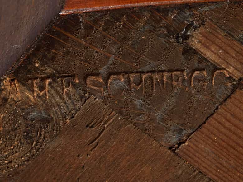 Detailabbildung: Kleine Kommode, gestempelt „Schnegg“