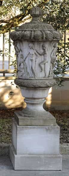 Detailabbildung: Paar monumentale Gartenvasen