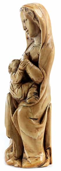 Detailabbildung: Elfenbeinschnitzfigur einer Maria lactans