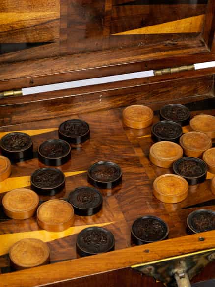 Detailabbildung: Spielekasten für Schach, Tric Trac und Mühle