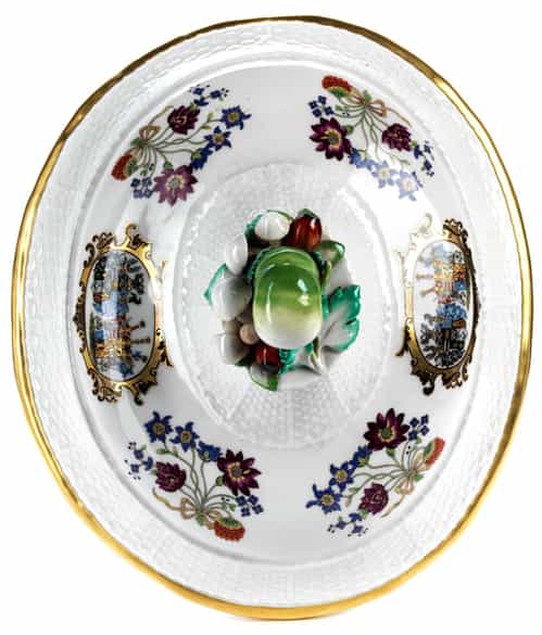 Detailabbildung: Museale Meissener Deckelterrinemit Allianzwappen