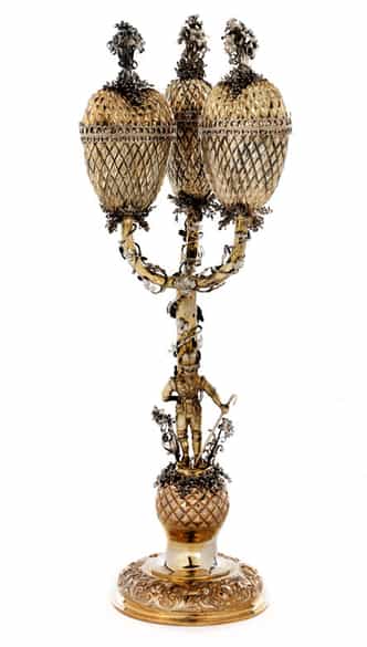 Detailabbildung: Dreifacher Herzpokal mit Diamantdekor