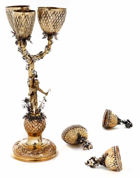 Detailabbildung: Dreifacher Herzpokal mit Diamantdekor