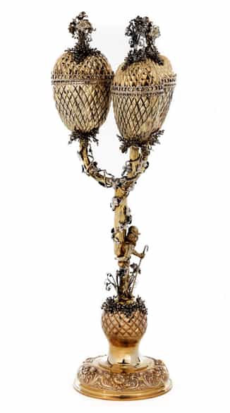 Detailabbildung: Dreifacher Herzpokal mit Diamantdekor