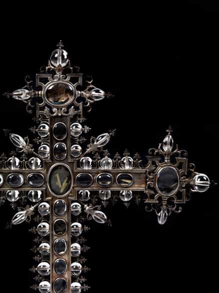 Detailabbildung: Bedeutendes Reliquienkreuz